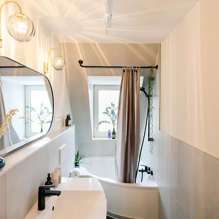Stapi5010 I Wohlfuehlen Mit Kindern - Parken, Spielen, Wellness - Zentral Gelegen Fuer Bis Zu 5 Gaeste - Mit 2 Schlafzimmern Und Badewanne Appartement *